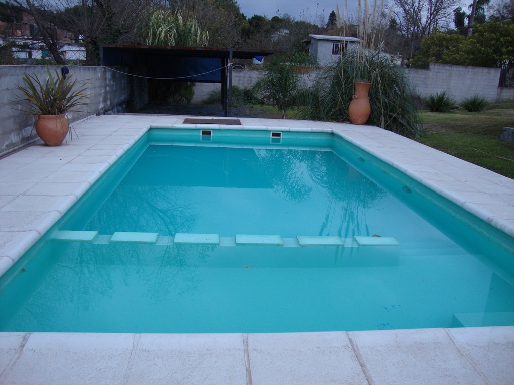 MUY LINDA CASA EN VENTA EN CARLOS PAZ, CON PILETA Y AMPLIO PARQUE. Todos los Servicios. — foto 10