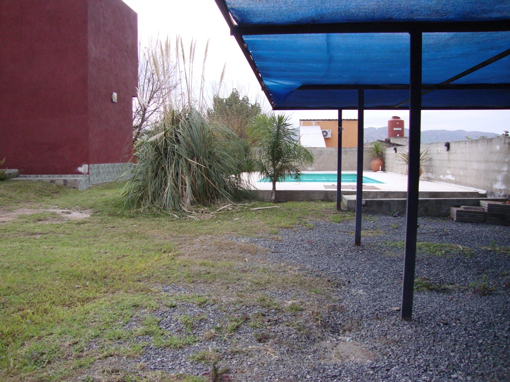MUY LINDA CASA EN VENTA EN CARLOS PAZ, CON PILETA Y AMPLIO PARQUE. Todos los Servicios. — foto 14