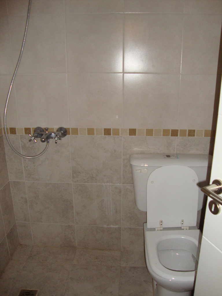 LOCAL COMERCIAL A LA CALLE, EN VILLA CARLOS PAZ, ALQUILER ANUAL - 5