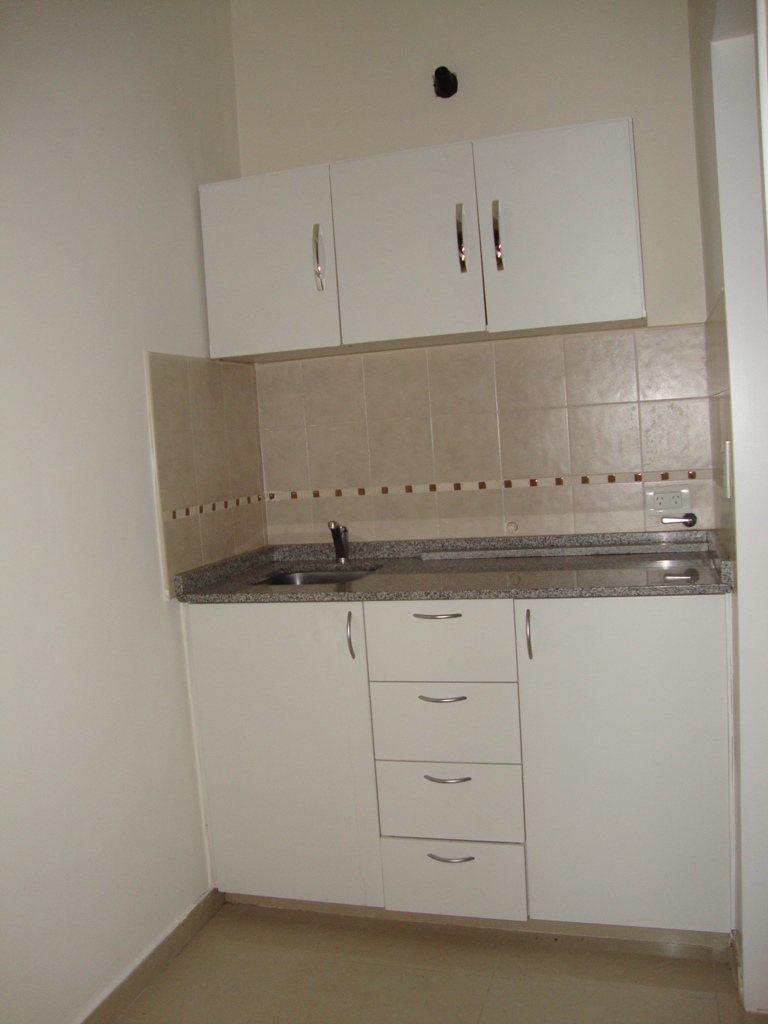 LOCAL COMERCIAL A LA CALLE, EN VILLA CARLOS PAZ, ALQUILER ANUAL - 7