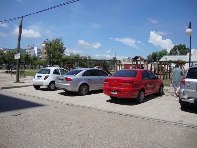 LOCAL COMERCIAL A LA CALLE, EN VILLA CARLOS PAZ, ALQUILER ANUAL - 10