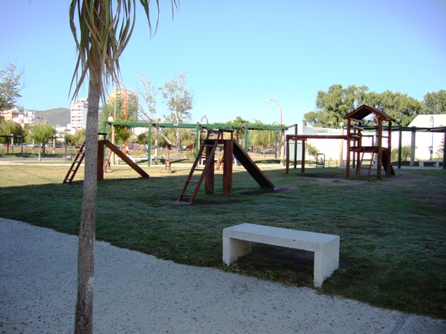 LOCAL COMERCIAL A LA CALLE, EN VILLA CARLOS PAZ, ALQUILER ANUAL - 11