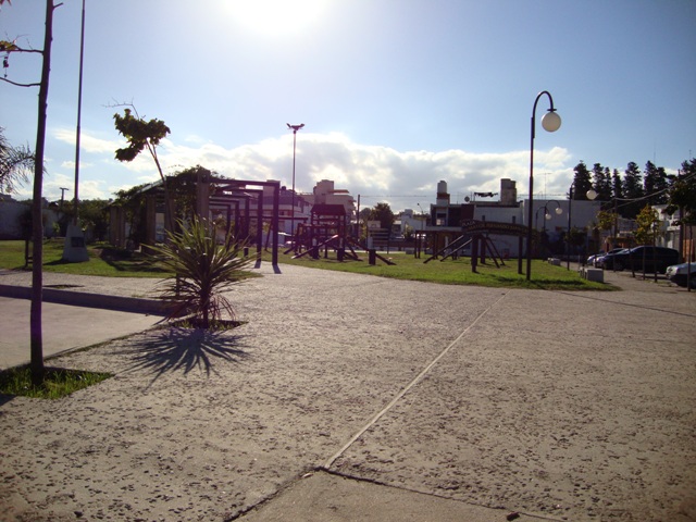LOCAL COMERCIAL A LA CALLE, EN VILLA CARLOS PAZ, ALQUILER ANUAL - 14