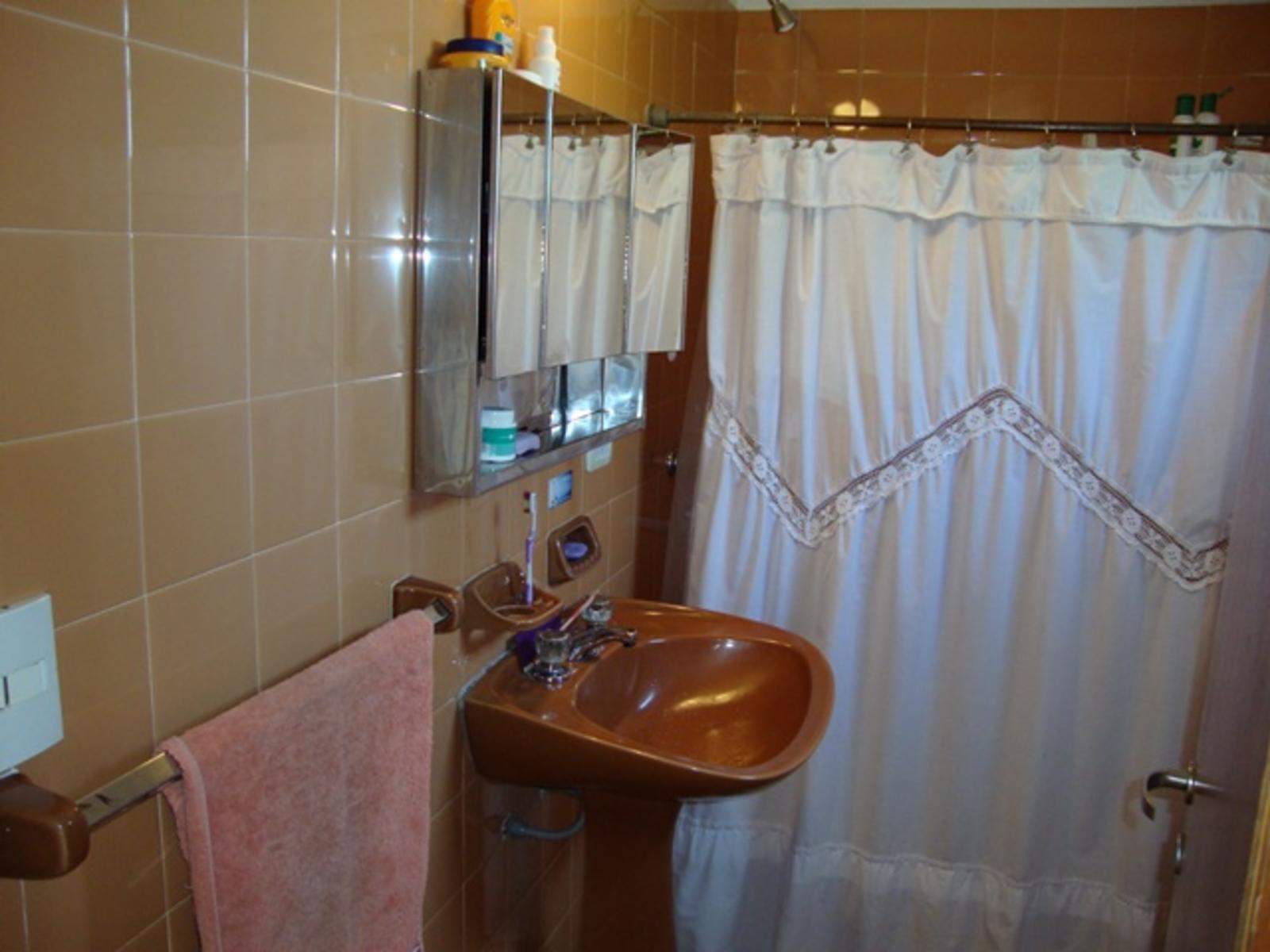 CASA EN CARLOS PAZ EN VENTA, BARRIO COSTA AZUL, todos los servicios — foto 11