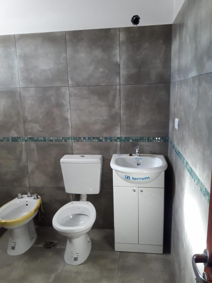 VENTA DE PROPIEDAD CON 4 DEPARTAMENTOS Y SALÓN CON COCHERAS EN VILLA CARLOS PAZ — foto 3