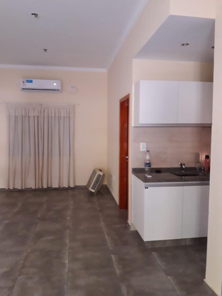 VENTA DE PROPIEDAD CON 4 DEPARTAMENTOS Y SALÓN CON COCHERAS EN VILLA CARLOS PAZ — foto 5