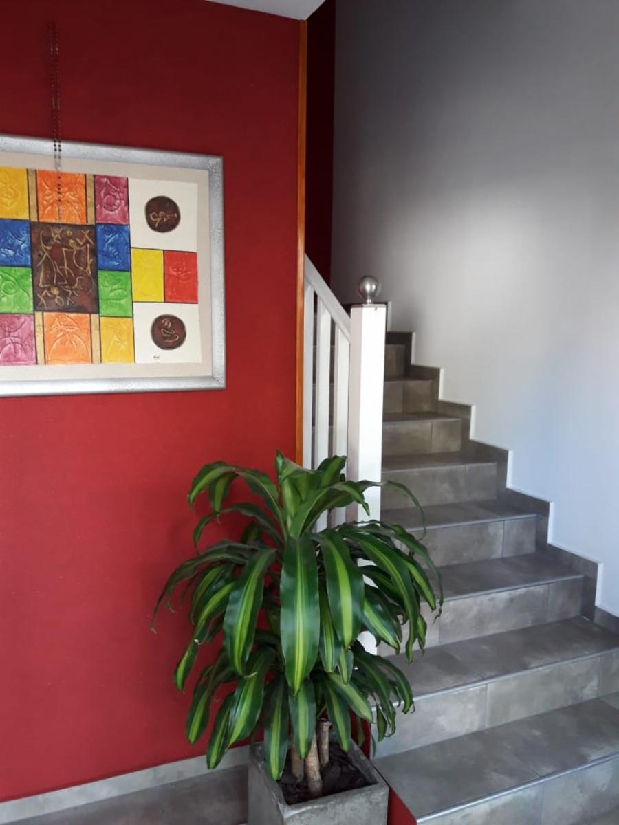 VENTA DE PROPIEDAD CON 4 DEPARTAMENTOS Y SALÓN CON COCHERAS EN VILLA CARLOS PAZ — foto 11