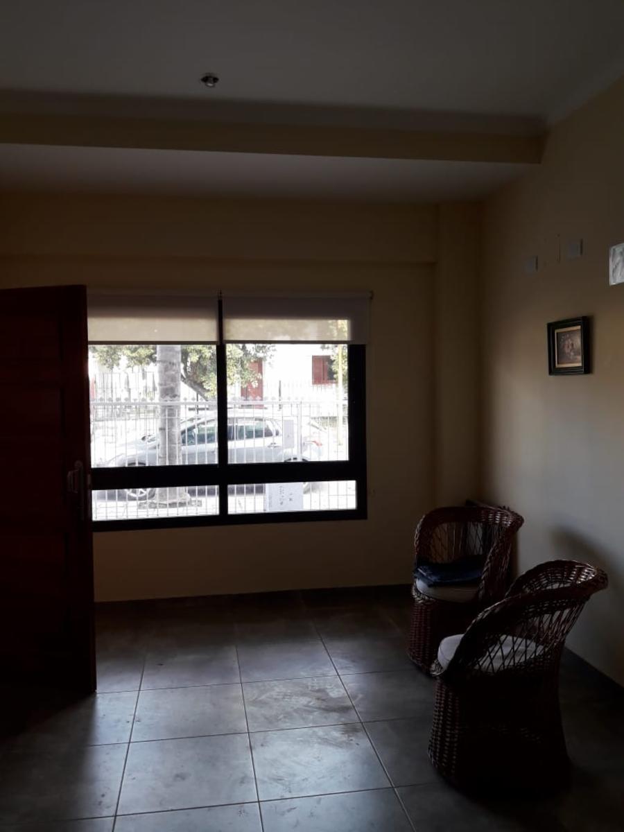 VENTA DE PROPIEDAD CON 4 DEPARTAMENTOS Y SALÓN CON COCHERAS EN VILLA CARLOS PAZ — foto 12