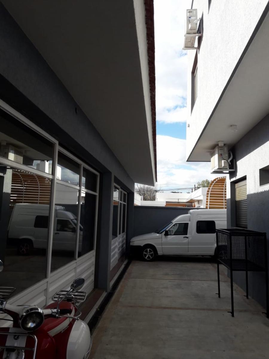 VENTA DE PROPIEDAD CON 4 DEPARTAMENTOS Y SALÓN CON COCHERAS EN VILLA CARLOS PAZ — foto 13