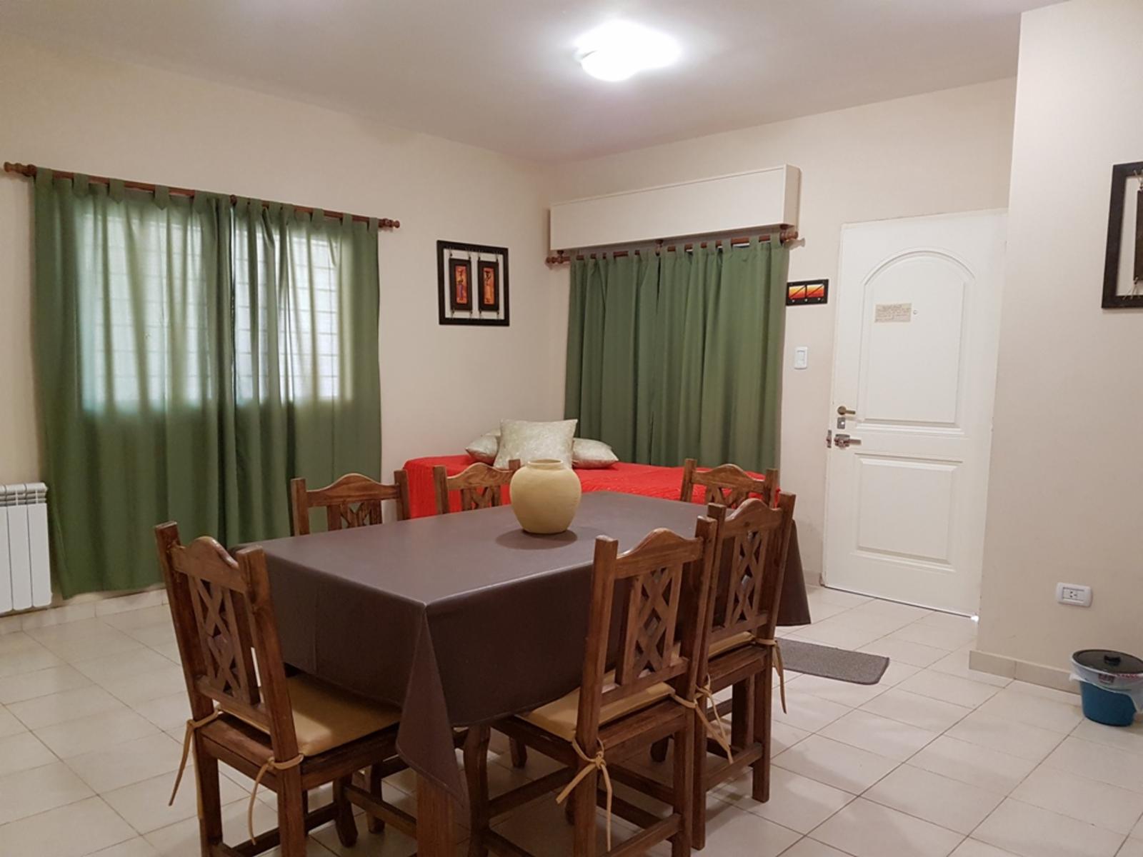 MUY LINDO DEPARTAMENTO EN VENTA EN CARLOS PAZ, CON GAS NATURAL, CALEF. CENTRAL. PILETA Y QUINCHO — foto 4