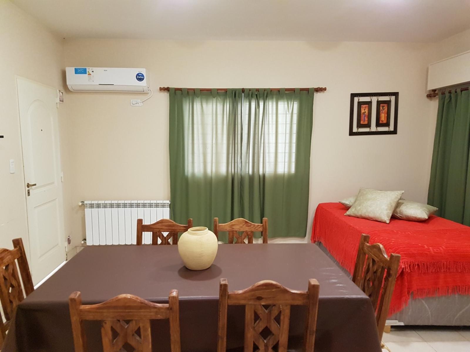 MUY LINDO DEPARTAMENTO EN VENTA EN CARLOS PAZ, CON GAS NATURAL, CALEF. CENTRAL. PILETA Y QUINCHO — foto 7