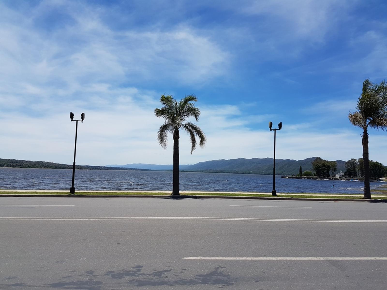 LOCALES EN VENTA - EN PLENA COSTANERA DE VILLA CARLOS PAZ, Gran Vista Al Lago Unidades Al Pozo - 1