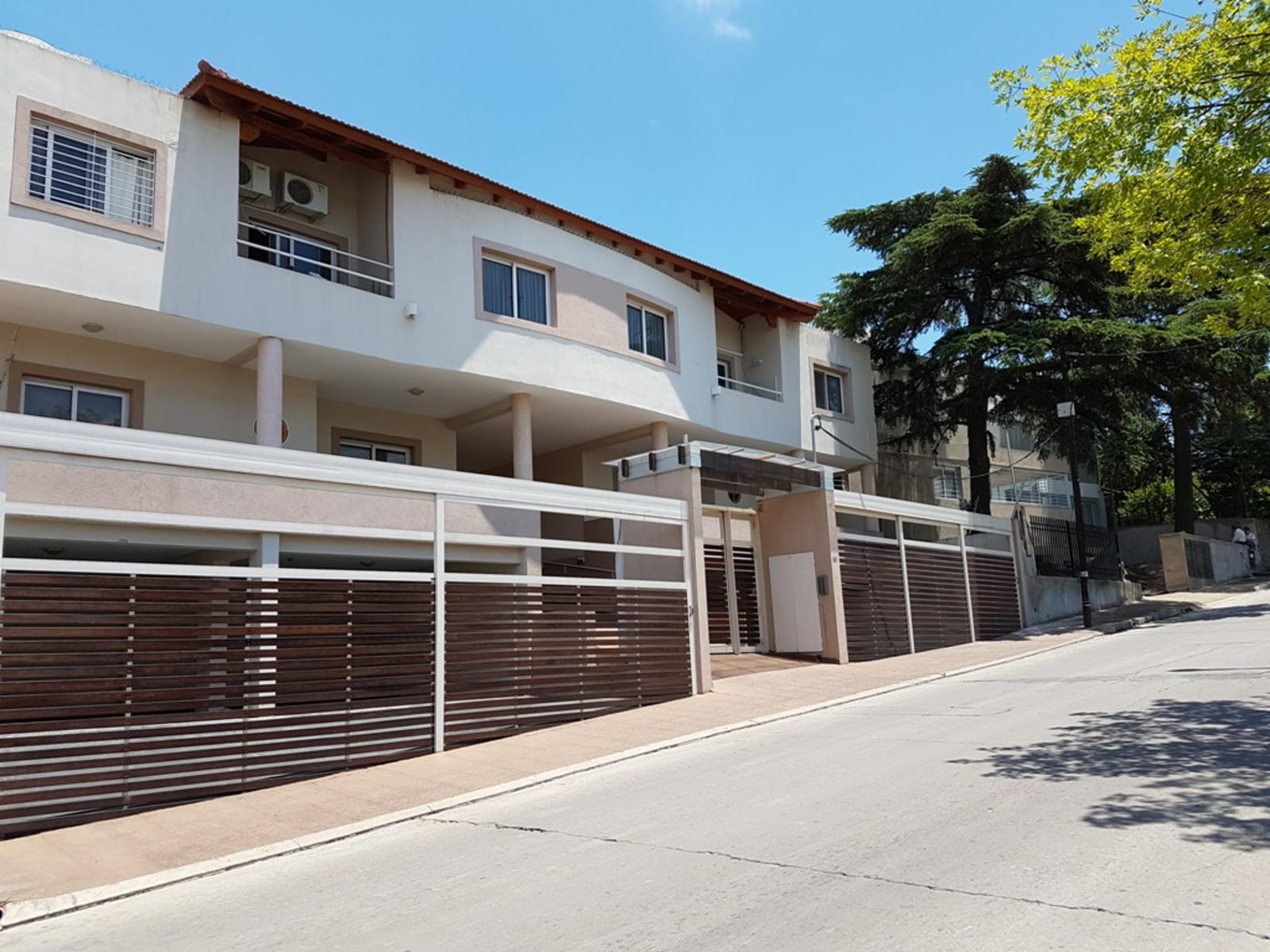 MUY LINDO DEPARTAMENTO EN VENTA EN VILLA CARLOS PAZ - 2 Dormitorios, Gas Natural, Calef. Central. — foto 2