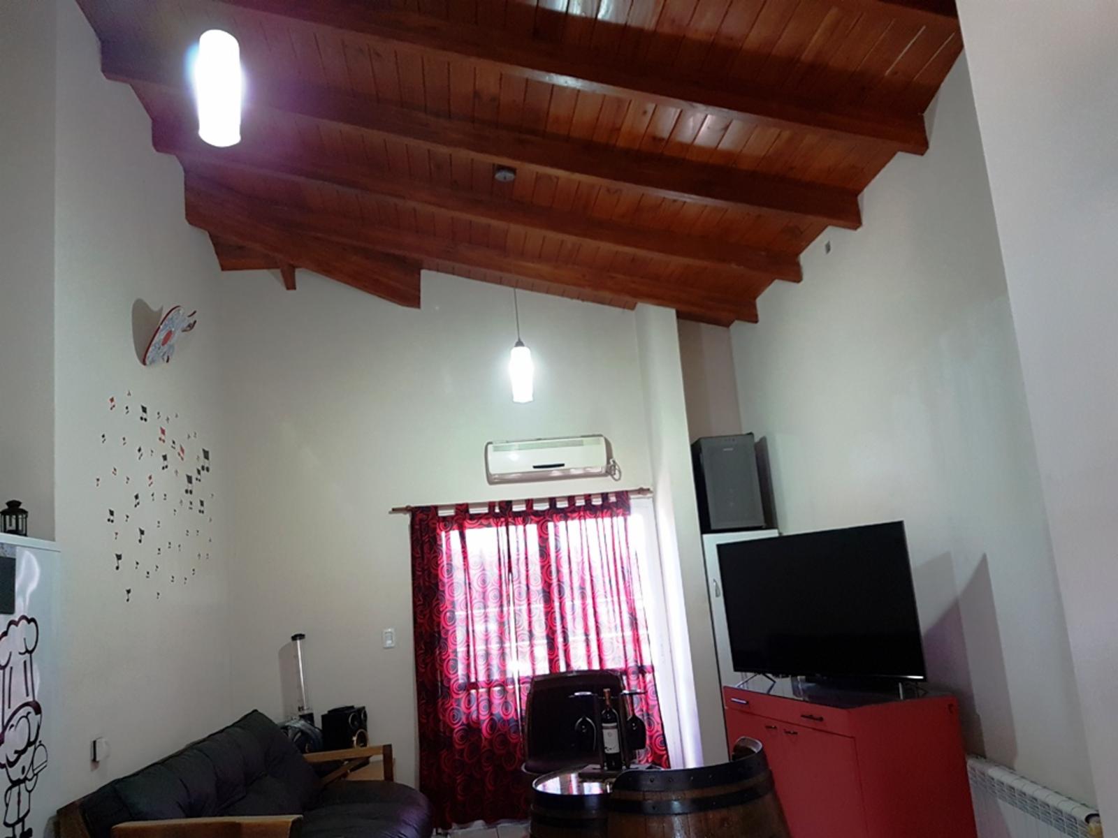 MUY LINDO DEPARTAMENTO EN VENTA EN VILLA CARLOS PAZ - 2 Dormitorios, Gas Natural, Calef. Central. — foto 12