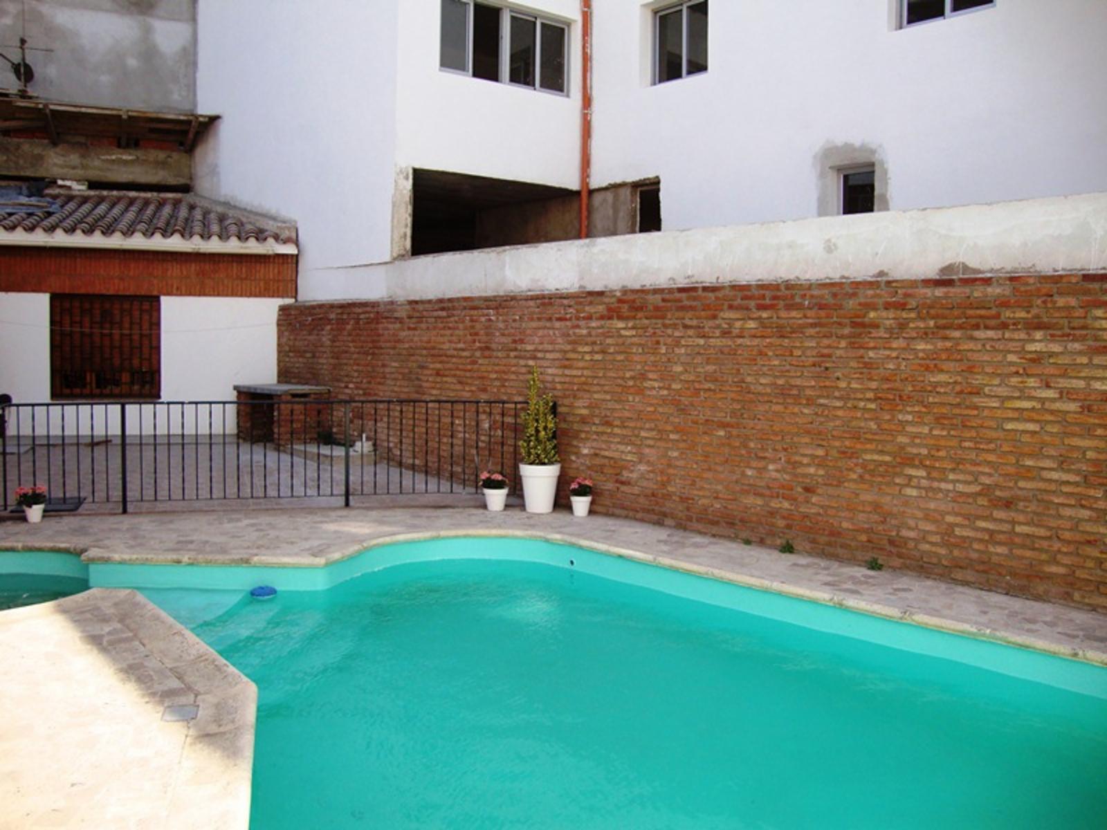 MUY LINDA CASA EN VENTA EN VILLA CARLOS PAZ, CON PILETA CON JAKUZZI,CÉNTRICA. Todos Los Servicios — foto 6