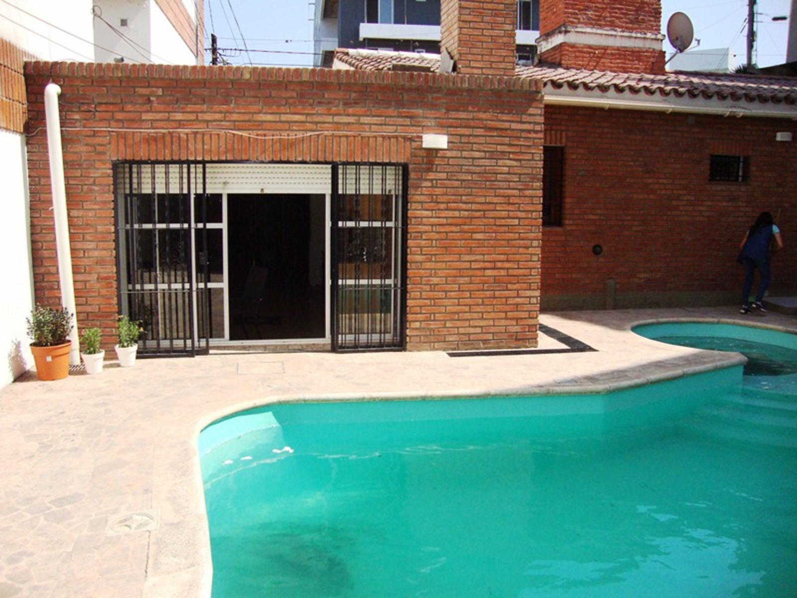 MUY LINDA CASA EN VENTA EN VILLA CARLOS PAZ, CON PILETA CON JAKUZZI,CÉNTRICA. Todos Los Servicios — foto 7