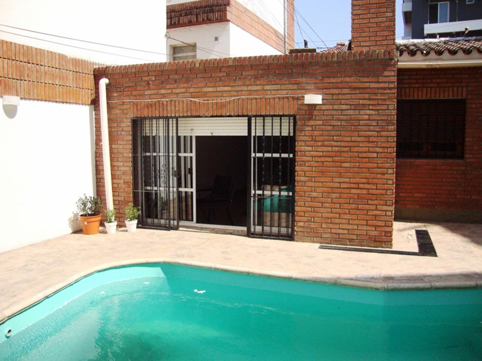 MUY LINDA CASA EN VENTA EN VILLA CARLOS PAZ, CON PILETA CON JAKUZZI,CÉNTRICA. Todos Los Servicios — foto 13