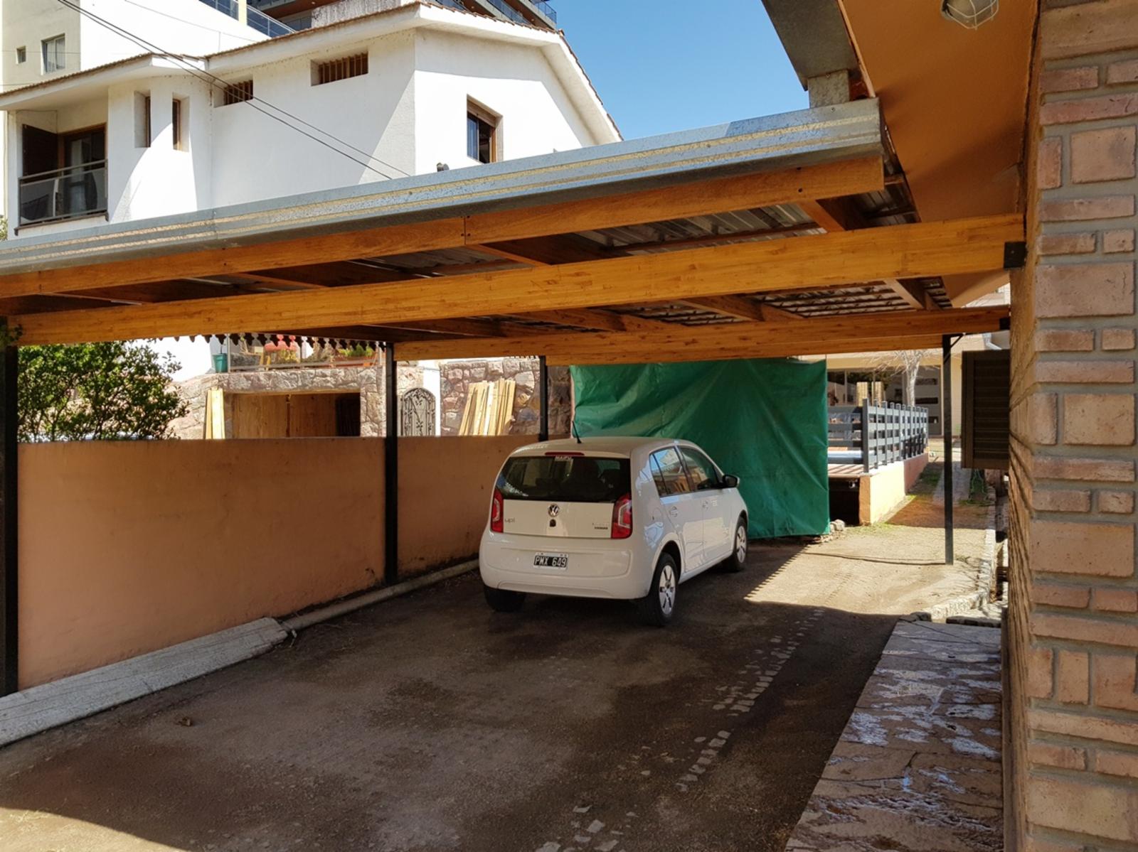 PROPIEDAD CÉNTRICA EN VILLA CARLOS PAZ, A LA VENTA, CASA + DEPARTAMENTOS. Excelente Para Renta — foto 2