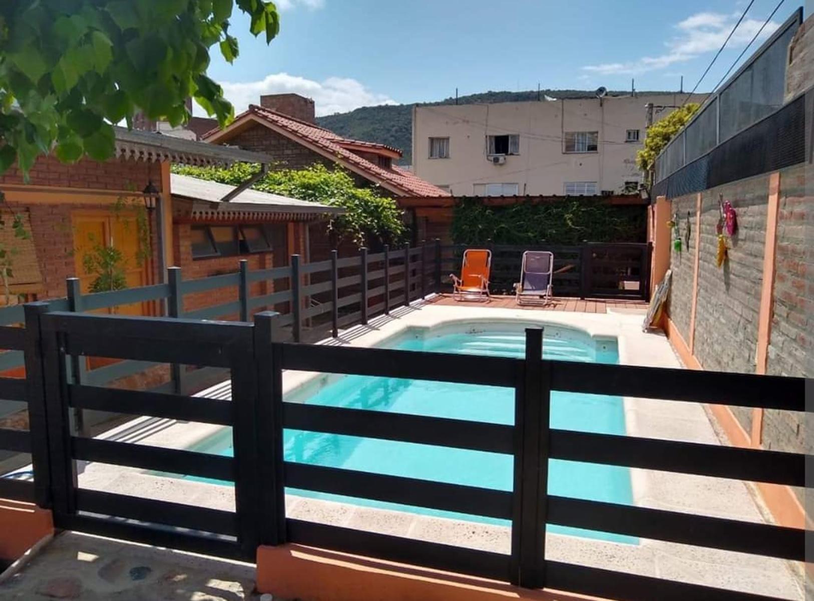 PROPIEDAD CÉNTRICA EN VILLA CARLOS PAZ, A LA VENTA, CASA + DEPARTAMENTOS. Excelente Para Renta — foto 3