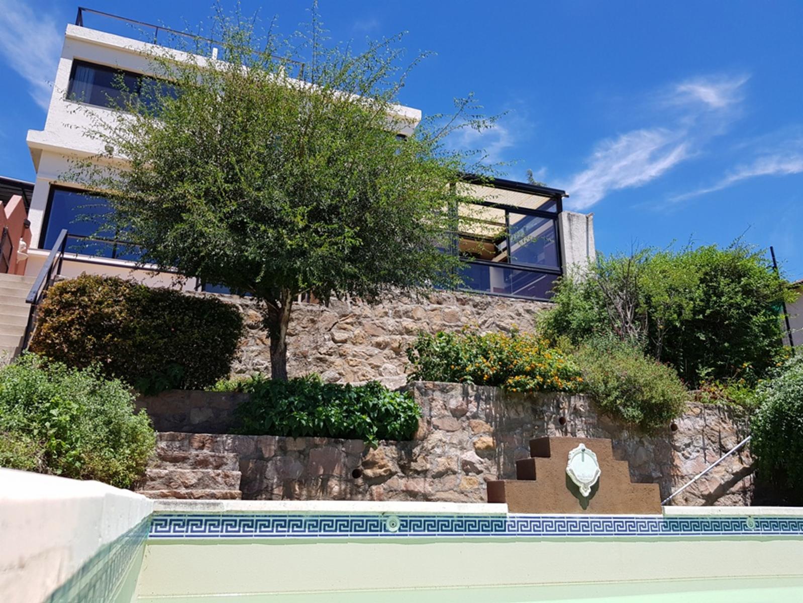 EXCELENTE CASA EN VENTA EN VILLA CARLOS PAZ, 3 DORMITORIOS, PILETA,VISTA PANORÁMICA, HERMOSA. — foto 5