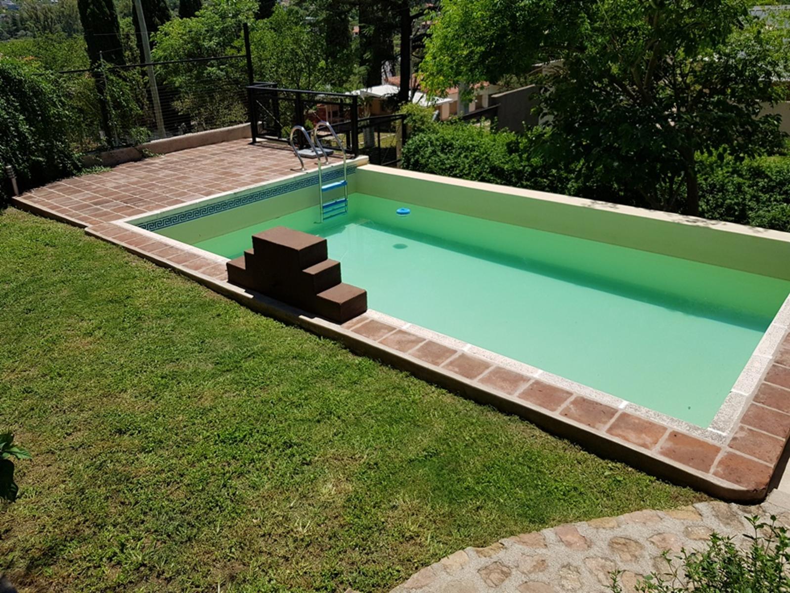 EXCELENTE CASA EN VENTA EN VILLA CARLOS PAZ, 3 DORMITORIOS, PILETA,VISTA PANORÁMICA, HERMOSA. — foto 6