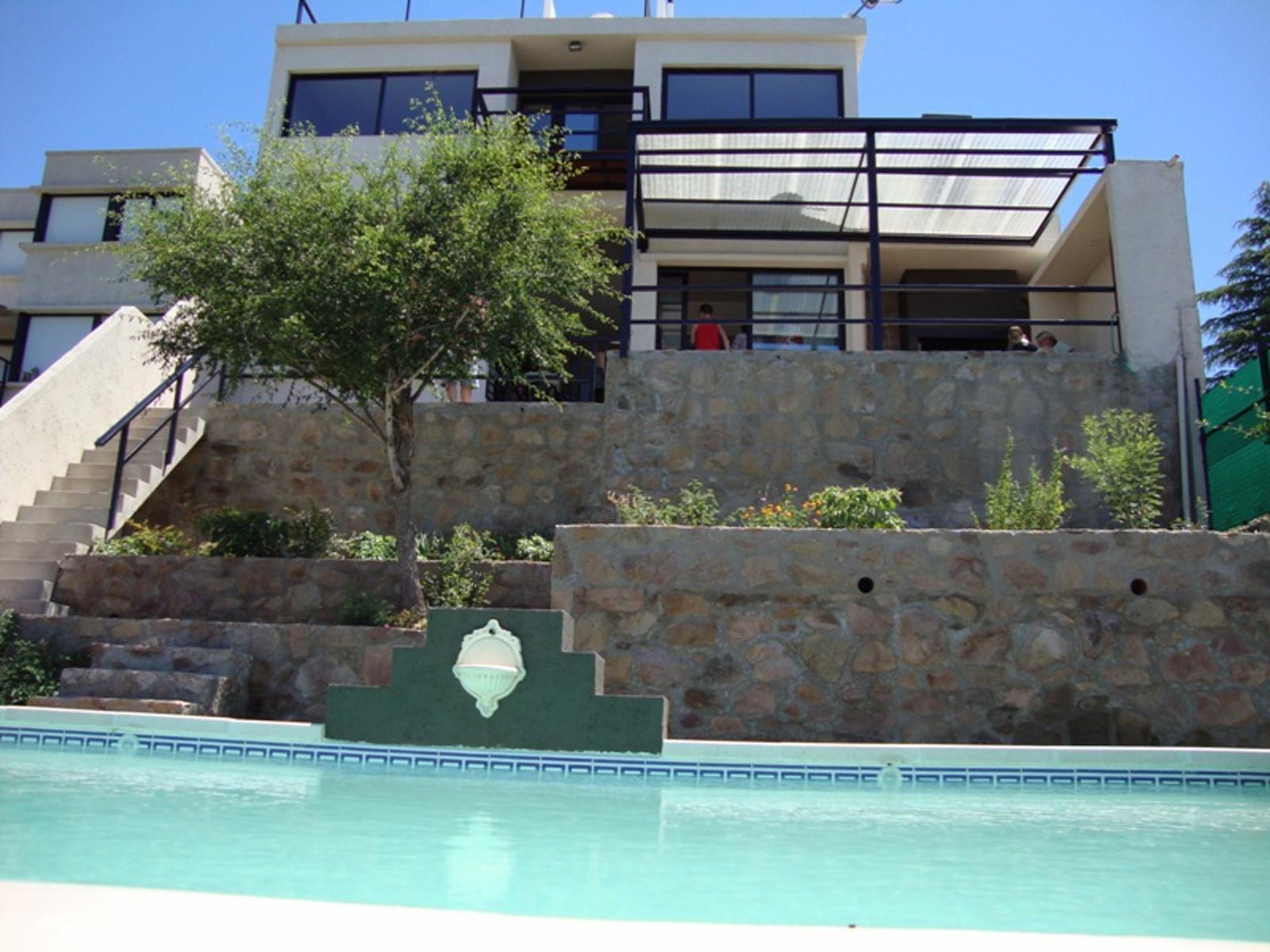 EXCELENTE CASA EN VENTA EN VILLA CARLOS PAZ, 3 DORMITORIOS, PILETA,VISTA PANORÁMICA, HERMOSA. — foto 12