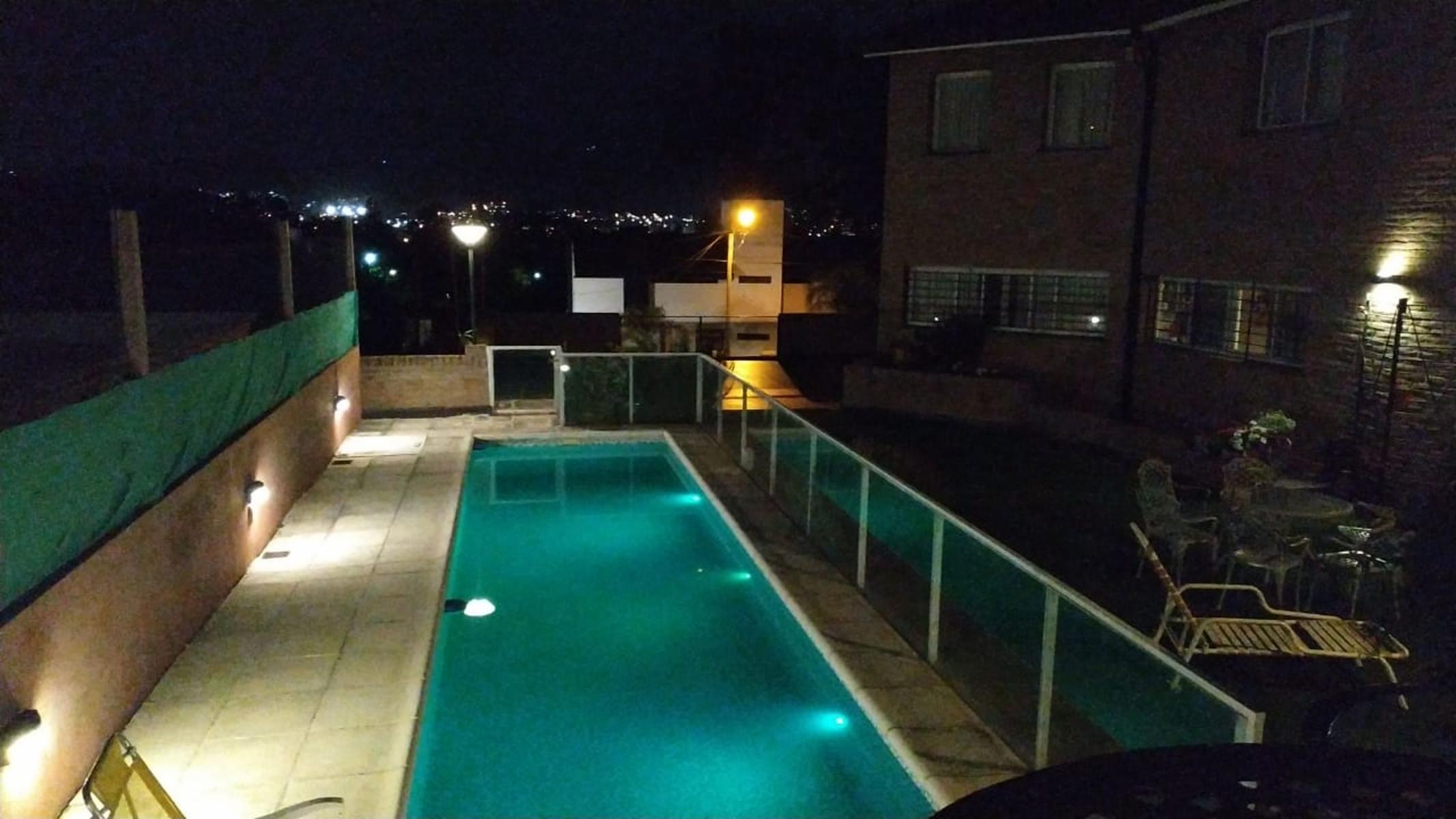 MUY LINDA CASA EN VENTA EN VILLA CARLOS PAZ, BARRIO VILLA DEL LAGO,AMPLIA, CON PILETA. — foto 10