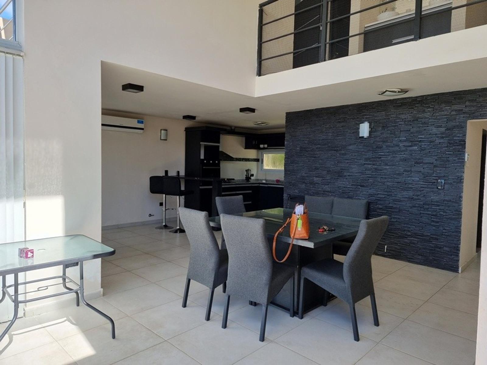 EXCELENTE CASA EN VENTA EN VILLA CARLOS PAZ, 2 DORMITORIOS, PILETA, VISTA PANORÁMICA, DE 4 AÑOS — foto 7