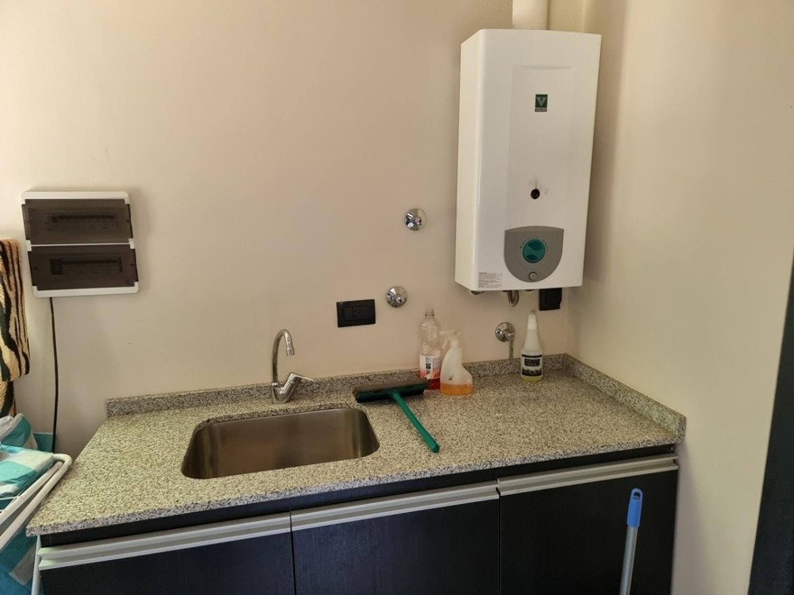EXCELENTE CASA EN VENTA EN VILLA CARLOS PAZ, 2 DORMITORIOS, PILETA, VISTA PANORÁMICA, DE 4 AÑOS — foto 12