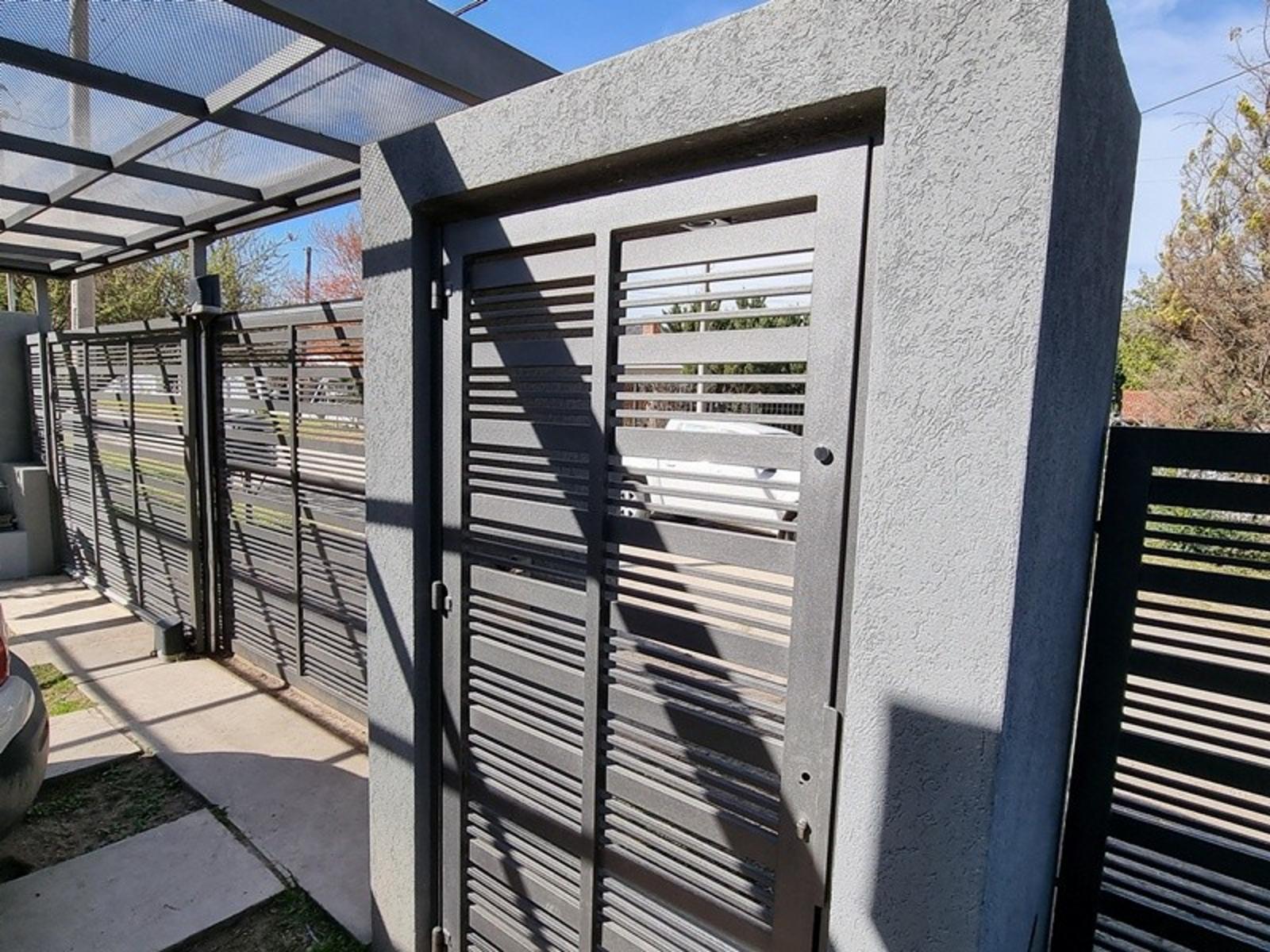 HERMOSA CASA EN VENTA EN SAN ANTONIO DE ARREDONDO, CON PILETA, QUINCHO,4DORMITORIOS, 3 BAÑOS. — foto 2