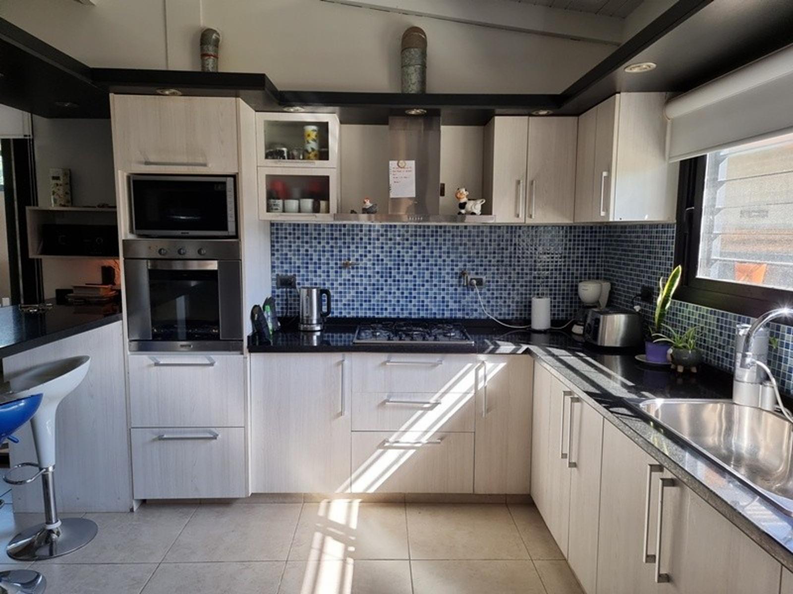 HERMOSA CASA EN VENTA EN SAN ANTONIO DE ARREDONDO, CON PILETA, QUINCHO,4DORMITORIOS, 3 BAÑOS. — foto 7