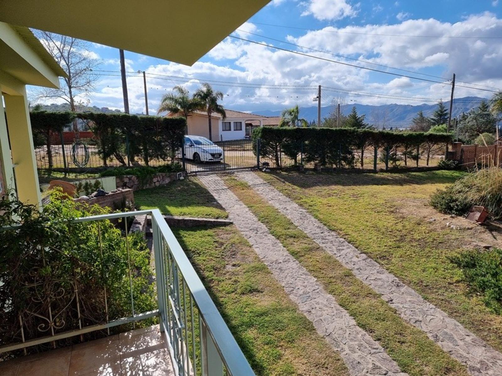 MUY LINDA CASA EN VENTA EN LAGO AZUL, BARRIO PRIVADO, CON VISTAS AL LAGO Y SIERRAS DESLUMBRANTES — foto 6