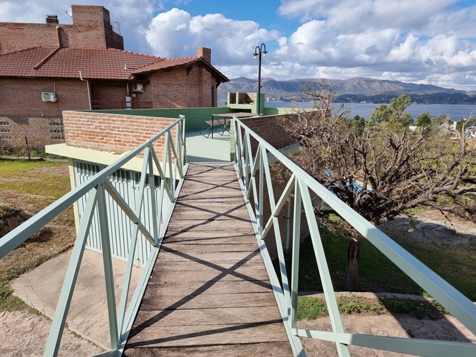 MUY LINDA CASA EN VENTA EN LAGO AZUL, BARRIO PRIVADO, CON VISTAS AL LAGO Y SIERRAS DESLUMBRANTES — foto 7
