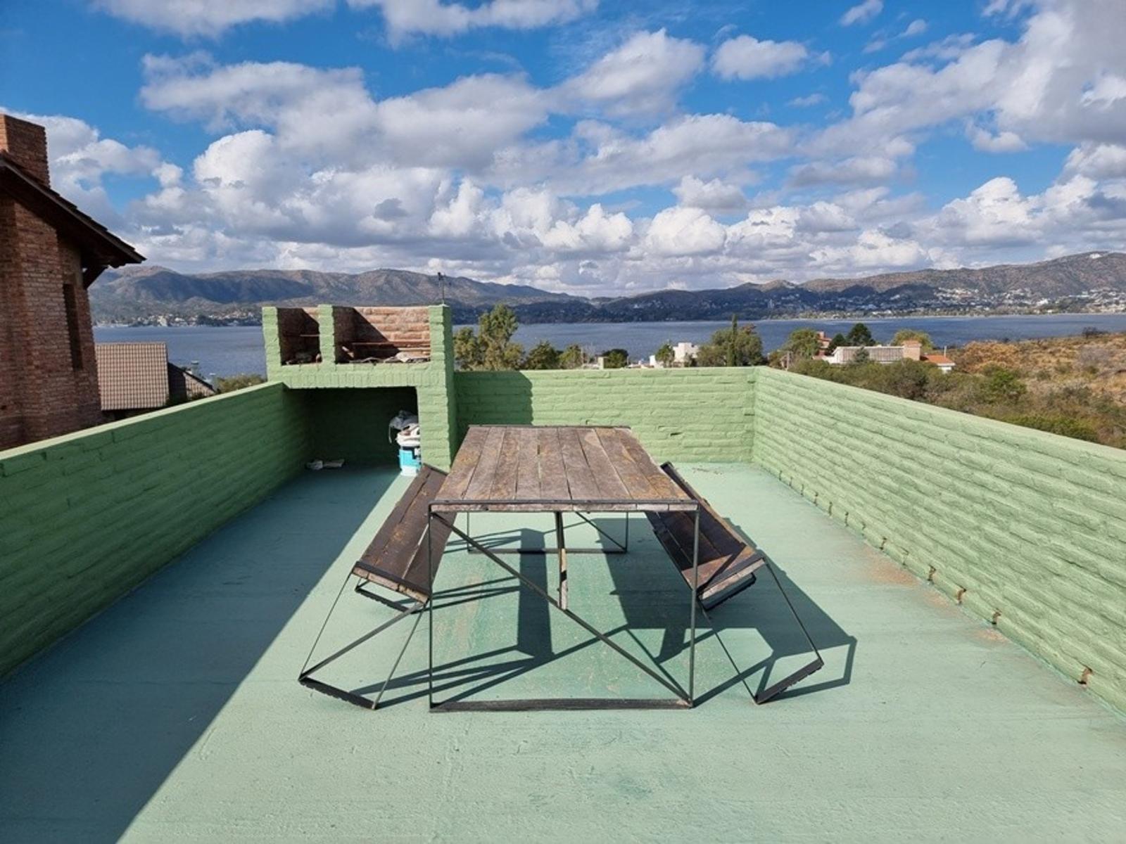 MUY LINDA CASA EN VENTA EN LAGO AZUL, BARRIO PRIVADO, CON VISTAS AL LAGO Y SIERRAS DESLUMBRANTES — foto 8