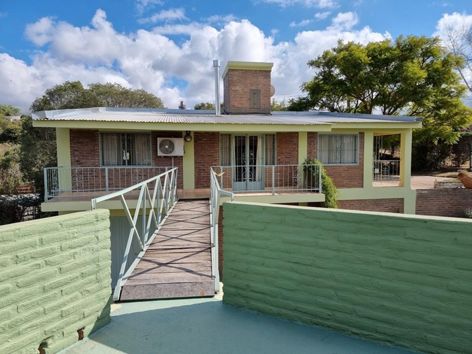 MUY LINDA CASA EN VENTA EN LAGO AZUL, BARRIO PRIVADO, CON VISTAS AL LAGO Y SIERRAS DESLUMBRANTES — foto 12