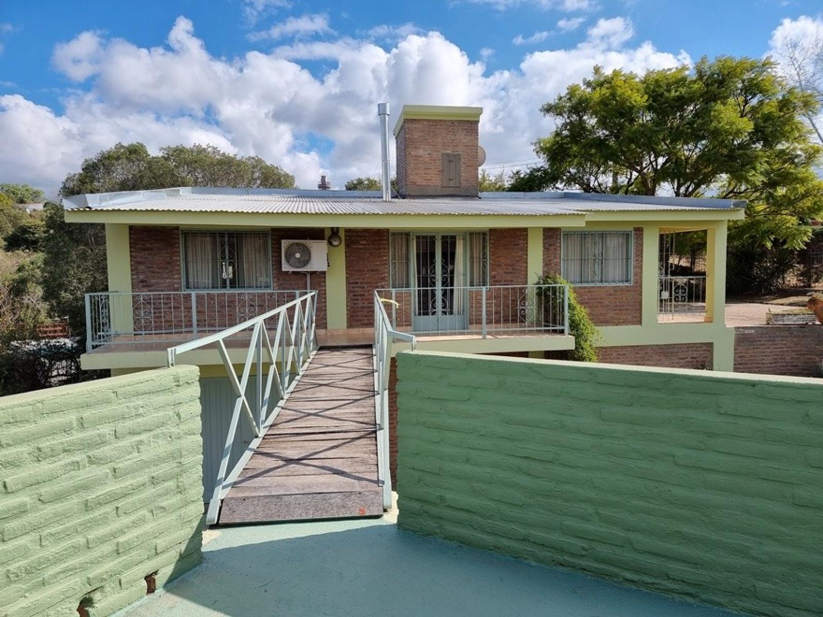 MUY LINDA CASA EN VENTA EN LAGO AZUL, BARRIO PRIVADO, CON VISTAS AL LAGO Y SIERRAS DESLUMBRANTES — foto 13