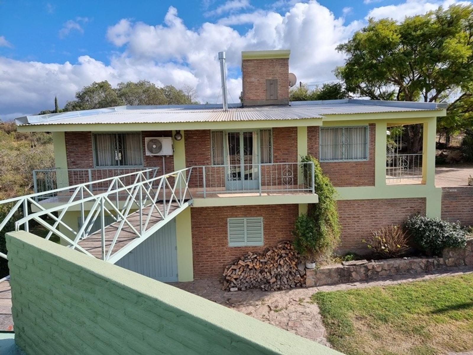 MUY LINDA CASA EN VENTA EN LAGO AZUL, BARRIO PRIVADO, CON VISTAS AL LAGO Y SIERRAS DESLUMBRANTES — foto 14