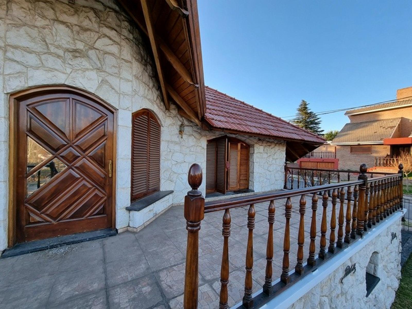 EXCELENTE CASA DE CATEGORÍA EN VILLA CARLOS PAZ EN VENTA, BARRIO RESIDENCIAL LAS ENSENADAS — foto 6