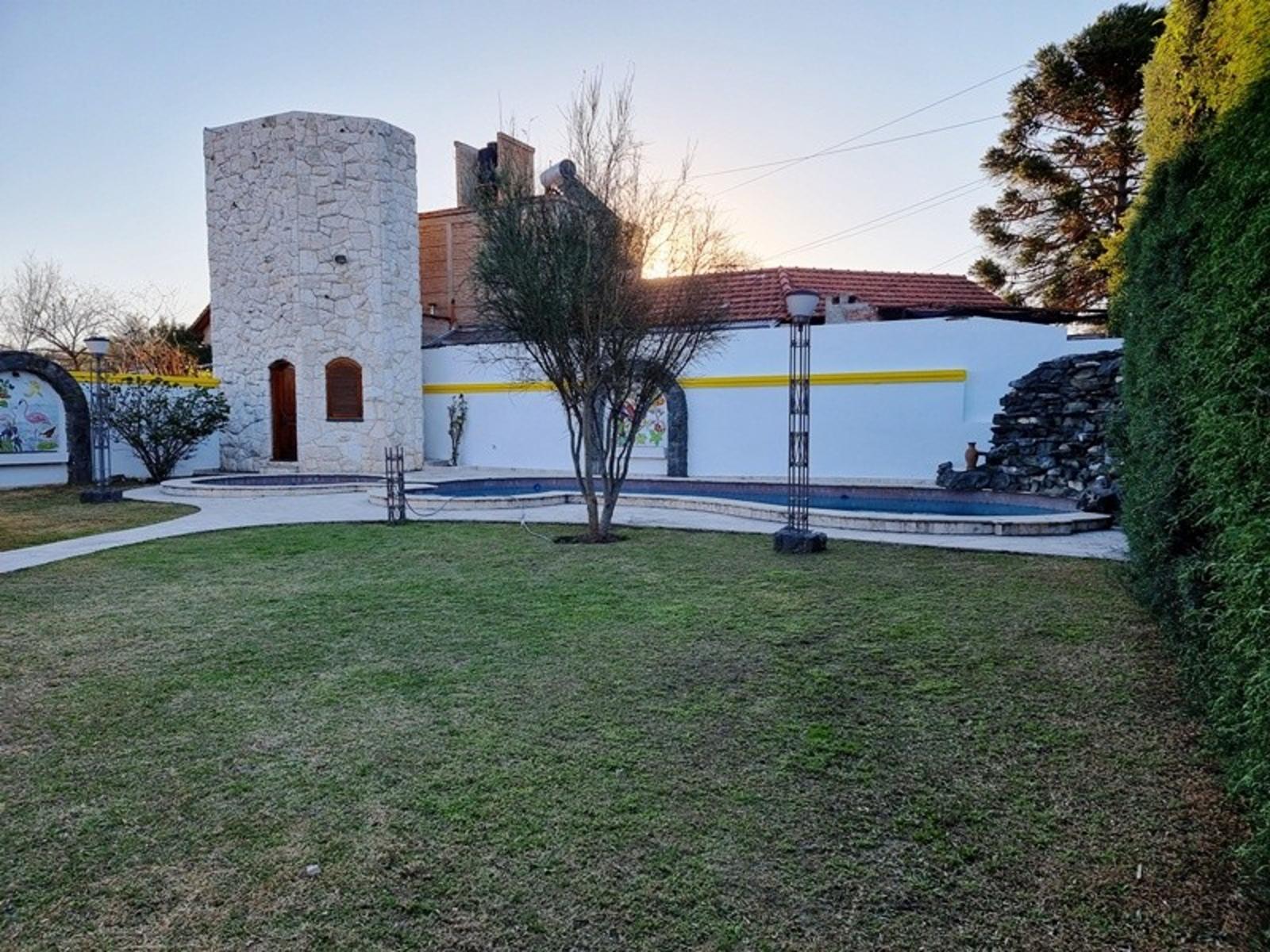 EXCELENTE CASA DE CATEGORÍA EN VILLA CARLOS PAZ EN VENTA, BARRIO RESIDENCIAL LAS ENSENADAS — foto 11