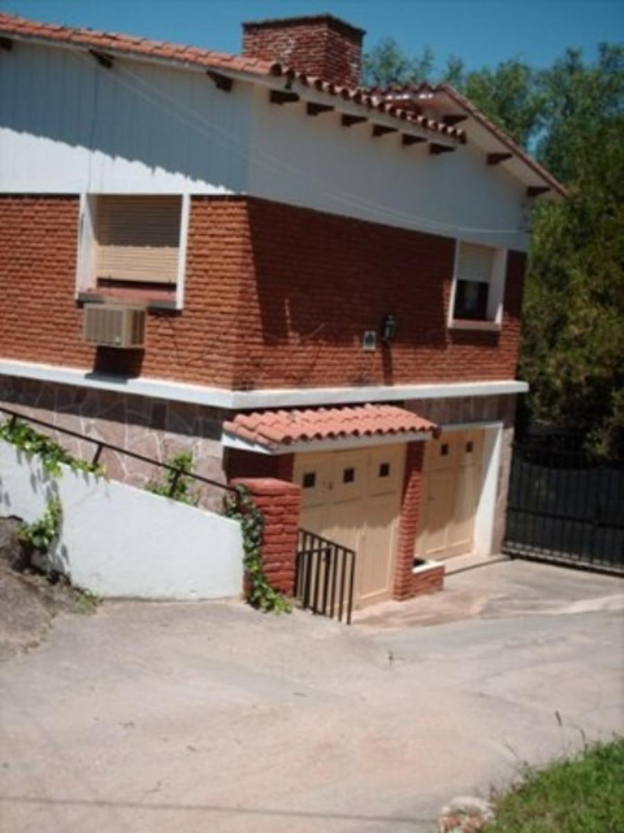 LINDA CASA EN CARLOS PAZ EN VENTA, CON 2.100 MT2 DE TERRENO — foto 4