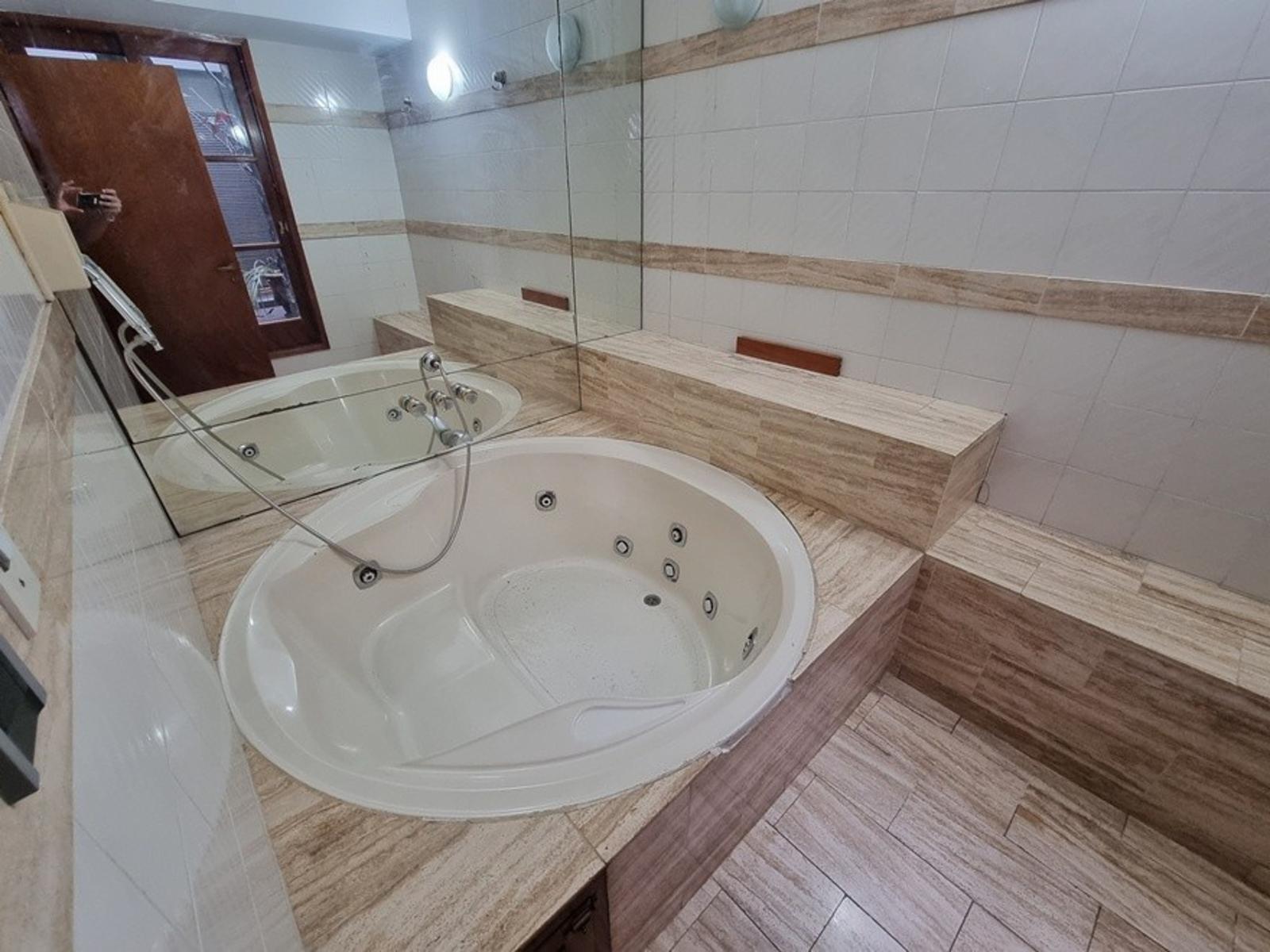 FABULOSA CASA EN VILLA CARLOS PAZ, Bº COSTA AZUL, CON PILETA CLIMATIZADA CUBIERTA, CANCHA DE SQUASH, — foto 12