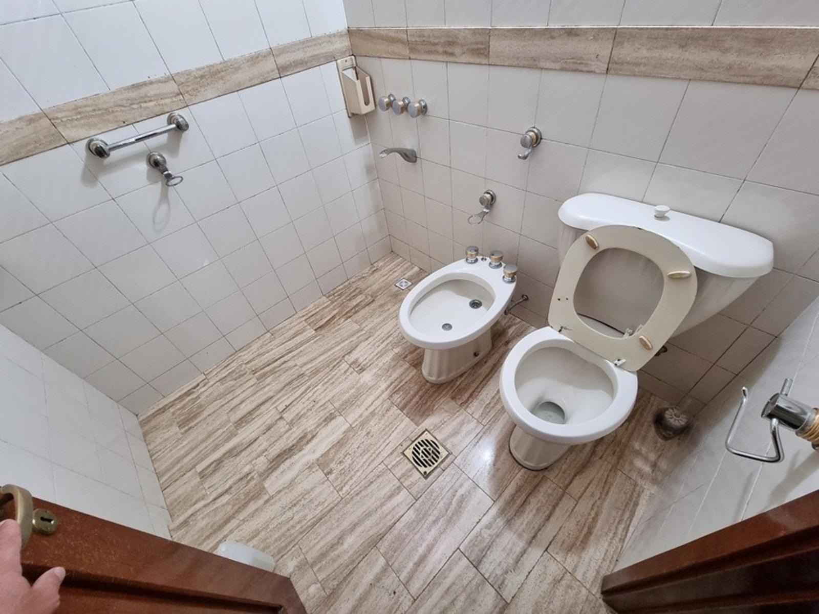 FABULOSA CASA EN VILLA CARLOS PAZ, Bº COSTA AZUL, CON PILETA CLIMATIZADA CUBIERTA, CANCHA DE SQUASH, — foto 13