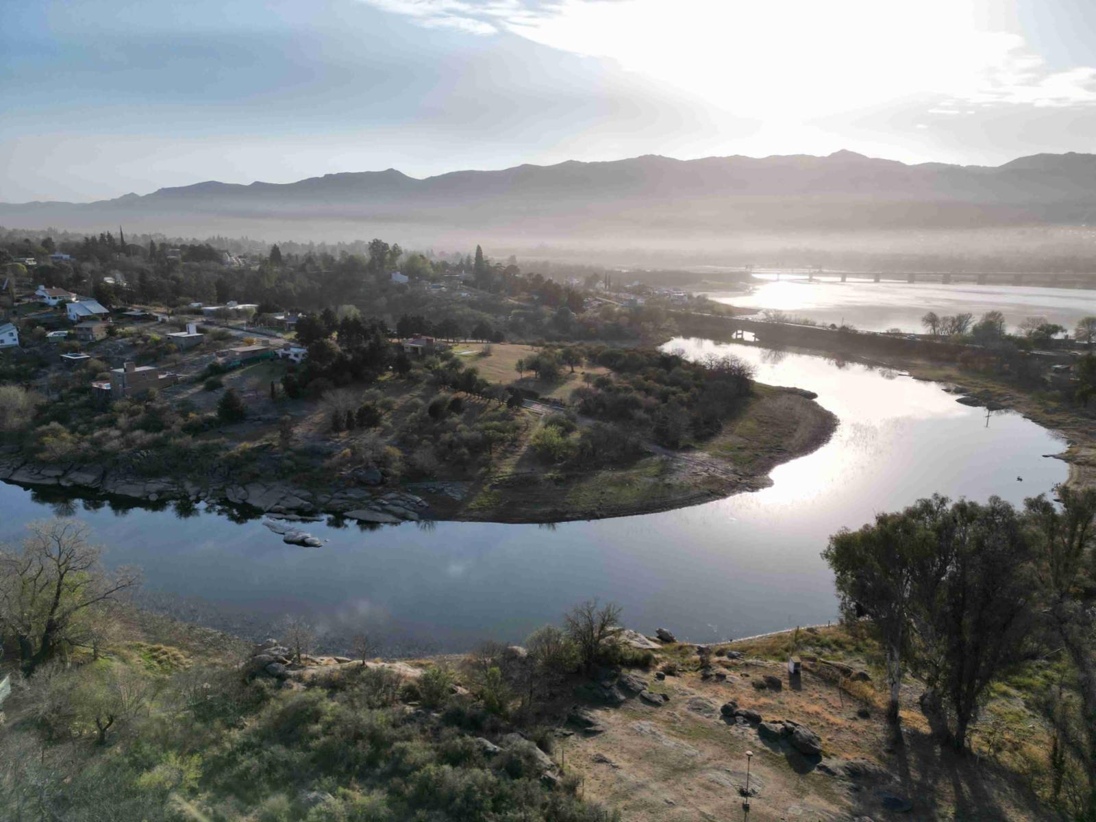EXCELENTE TERRENO DE 5.300 Mt2, CON FONDO AL ARROYO LAS MOJARRAS, GRANOPORTUNIDAD. Ideal Para Hotel
