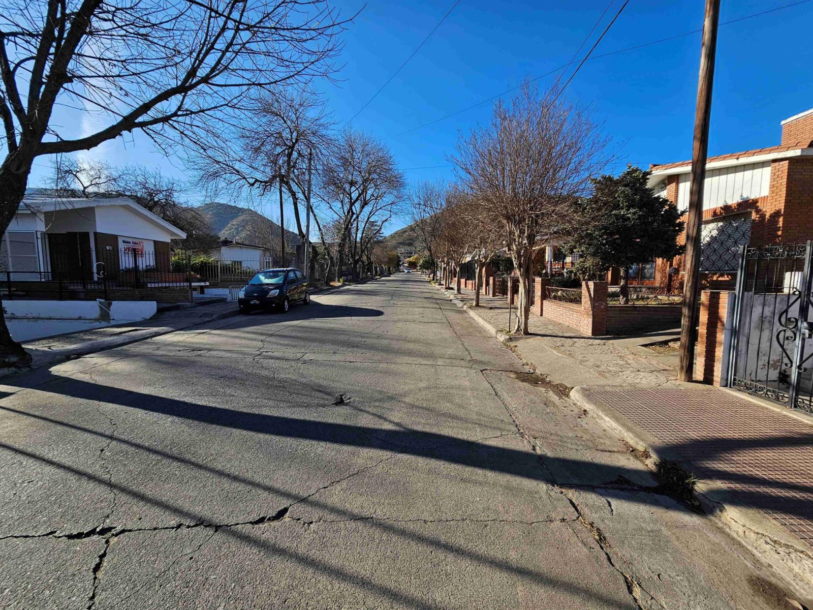 BELLA PROPIEDAD EN VENTA EN VILLA CARLOS PAZ, BARRIO RESIDENCIAL — foto 2