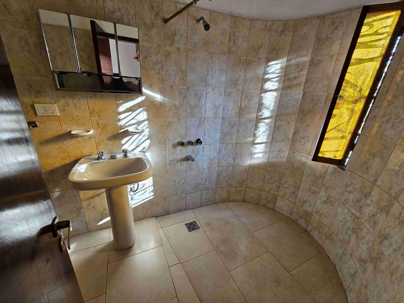 BELLA PROPIEDAD EN VENTA EN VILLA CARLOS PAZ, BARRIO RESIDENCIAL — foto 6