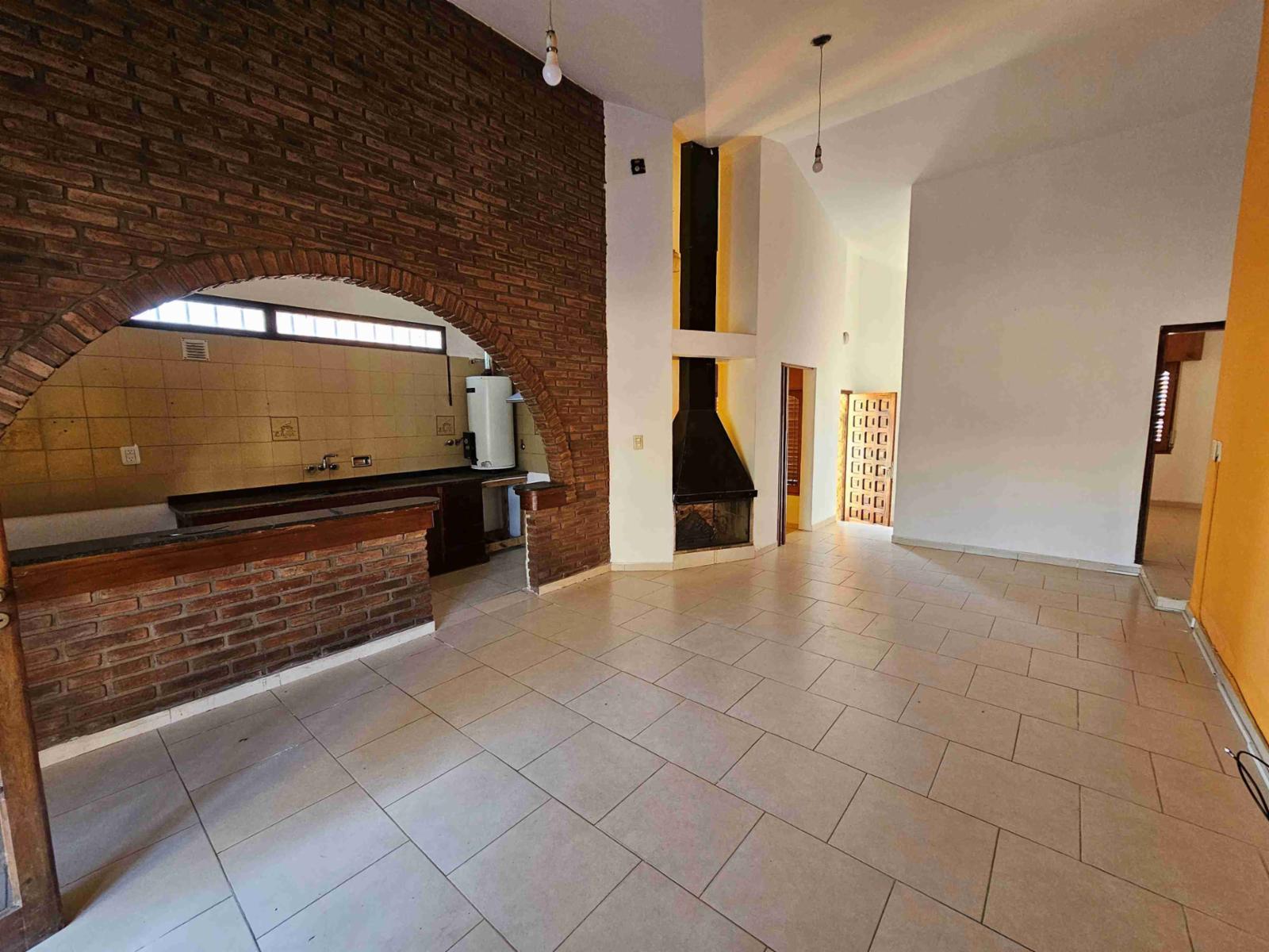 BELLA PROPIEDAD EN VENTA EN VILLA CARLOS PAZ, BARRIO RESIDENCIAL — foto 7