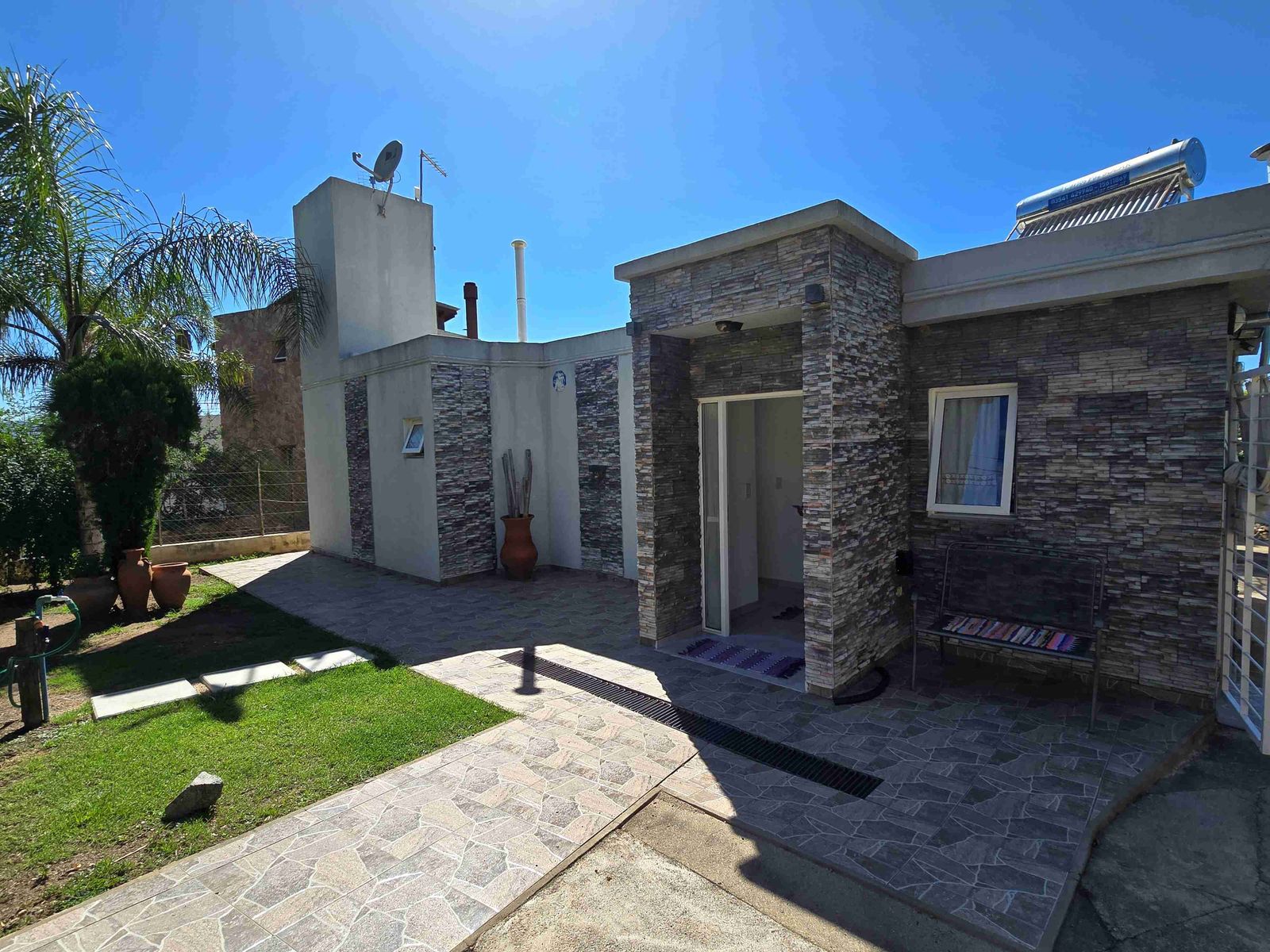 BELLA CASA EN VENTA EN VILLA CARLOS PAZ, CON PILETA, Bº Villa del Lago, Residencial