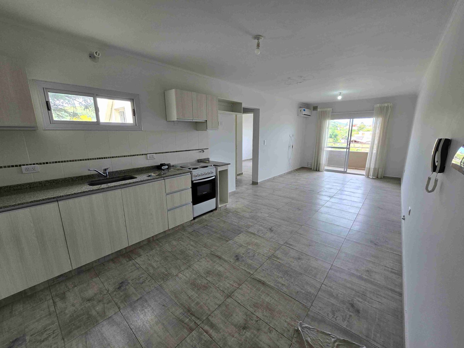 ¡BELLA OPORTUNIDAD Departamento en venta en Villa CarlosPaz,EDIFICIOFINCAS DEL LAGO 2. frente — foto 2