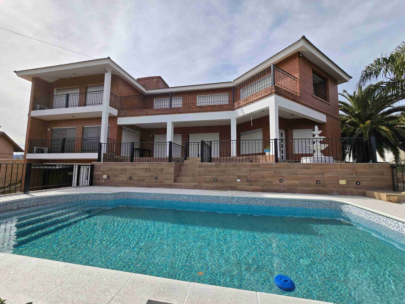 EXCELENTE CASA EN VENTA EN VILLA CARLOS PAZ, BARRIO COSTA AZUL, 4Dormitorios, Vista Panorámica — foto 2