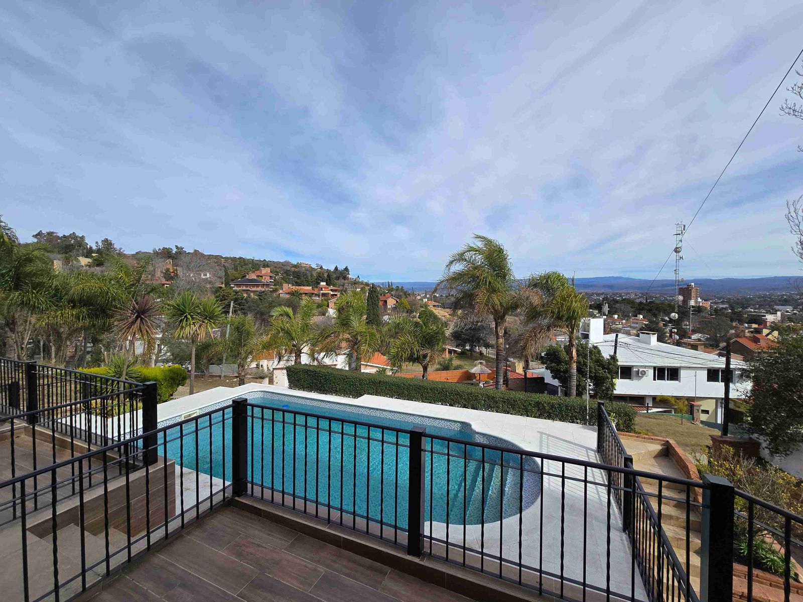 EXCELENTE CASA EN VENTA EN VILLA CARLOS PAZ, BARRIO COSTA AZUL, 4Dormitorios, Vista Panorámica — foto 5